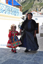 Traditionele klederdracht Olympos Karpathos | Greece  Photo 012 - Photo JustGreece.com