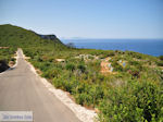 JustGreece.com The weg to Cape Lefkatas - Lefkada (Lefkas) - Foto van JustGreece.com