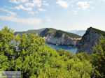 JustGreece.com Steile rocks Cape Lefkatas - Lefkada (Lefkas) - Foto van JustGreece.com