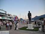 JustGreece.com Statue of Aristoteles Onassis in The harbour of Nidri (Nydri) - Lefkada (Lefkas) - Foto van JustGreece.com
