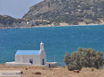 JustGreece.com Agios Nikolaos o Ftochos kai o Plousios | Molos Paros - Foto van JustGreece.com