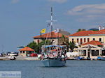 JustGreece.com Toeristische boot at The harbour of Pythagorion - Island of Samos - Foto van JustGreece.com