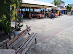 JustGreece.com Zitbankje villagesplein Heraion (Ireon) - Island of Samos - Foto van JustGreece.com