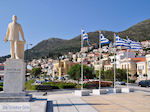 JustGreece.com Greek vlaggen in Samos town - Island of Samos - Foto van JustGreece.com