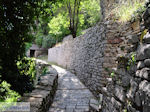 Stenen paadje Agia Paraskevi Monodendri - Zagori Epirus - Photo JustGreece.com