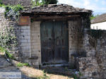 Dilofo, typische deur - Zagori Epirus - Photo JustGreece.com