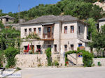 The mooie traditionele VillageAno Pedina foto2 - Zagori Epirus - Photo JustGreece.com