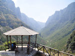 JustGreece.com Vikos gorge vanuit Vikos Photo 3 - Zagori Epirus - Foto van JustGreece.com