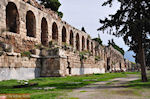 JustGreece.com The Stoa of Eumenes next to the Herodes Atticus Athens theater - Foto van JustGreece.com