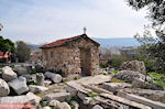 JustGreece.com Klein chappel naast Photo Dionysos theater Athens - Foto van JustGreece.com