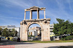 JustGreece.com Doorkijkje Arch of Hadrian Athens Attica (Athenian Riviera) - Foto van JustGreece.com