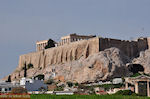 JustGreece.com Acropolis Athens from Arch of Hadrian - Foto van JustGreece.com