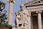 JustGreece.com Statue of Platon (2m 40 cm): Academy of Athens - Foto van JustGreece.com