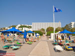 JustGreece.com Blue flag on the beach of Hotel Esperides Family Faliraki - Foto van JustGreece.com