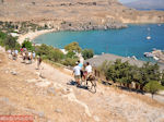 JustGreece.com Afdaling Lindos on the ezel - Foto van JustGreece.com