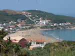 JustGreece.com The beautiful  brede Sandy beach of Arilas - Foto van JustGreece.com