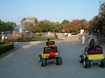 JustGreece.com Kinderjeeps on the Esplanade of Corfu town - Foto van JustGreece.com