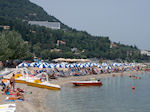 JustGreece.com The beach of Benitses Corfu - Foto van JustGreece.com