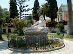 Beeld Achilles in paleis of Sissi - Photo JustGreece.com