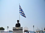 Monument e Greek flag Skiathos-stad - Photo JustGreece.com