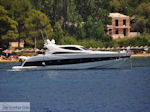 Mooie boot near beach Koukounaries - Skiathos - Photo JustGreece.com