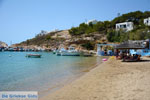 JustGreece.com Achladi, beach in The bay of Vari | Syros | Greece nr 2 - Foto van JustGreece.com